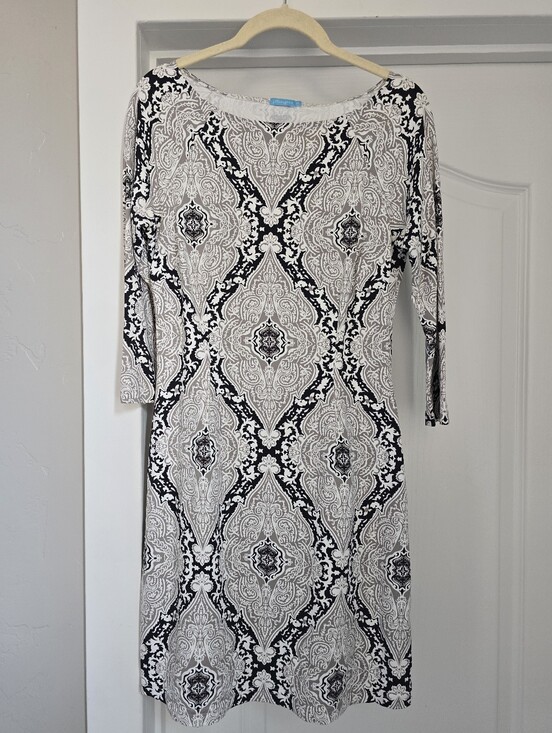 J. McLaughlin Dresses & Skirts - J. McLaughlin Black White Sheath Paisley Stretchy Office Sheath Dress Size XS